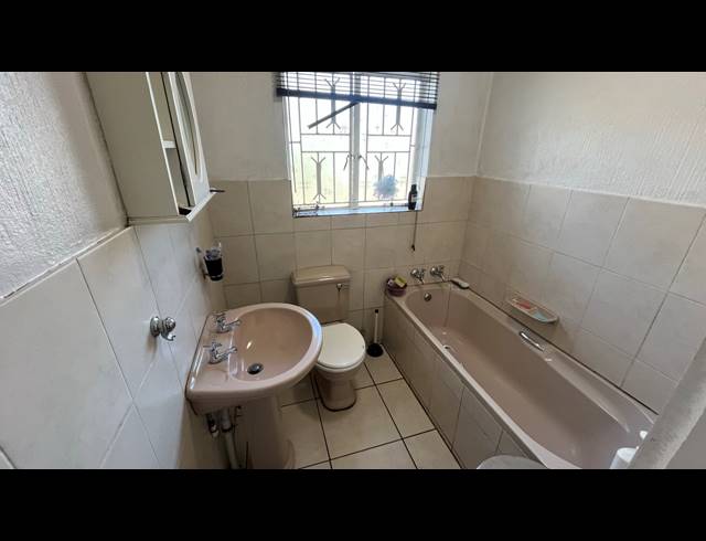 4 BEDROOM HOUSE FOR SALE IN BRACKENHURST
